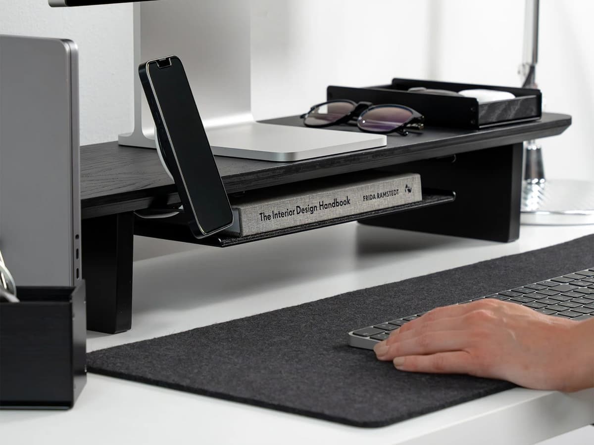 The BALOLO Setup Cockpit Medium on a desk with accessories arranged across the top shelf.
